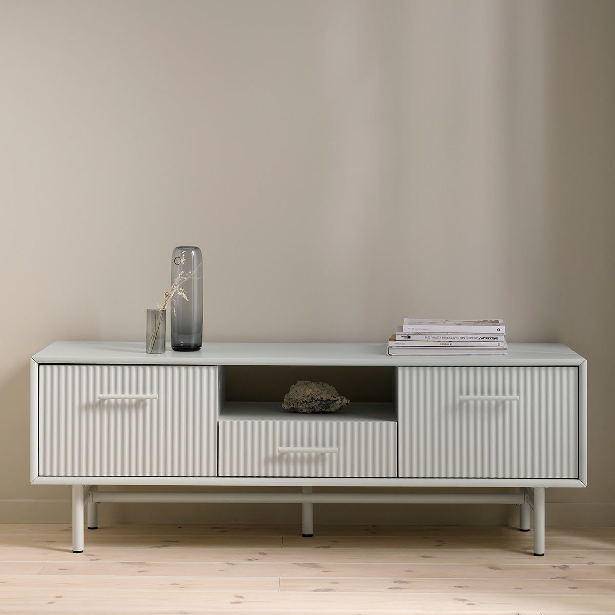 meuble-tv-140-cm-2-portes-1-tiroir-1-niche-bois-gris-clair-mirano