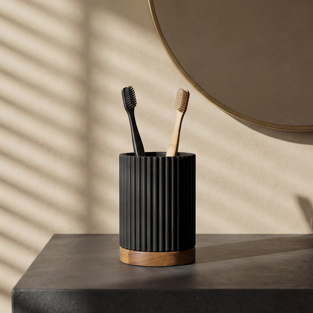 pot-brosse-a-dents-resine-noire-et-bois-lago
