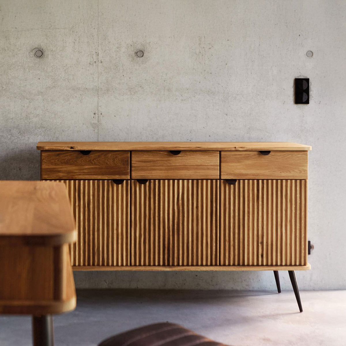 buffet-144-cm-3-portes-3-tiroirs-bois-massif-hetre-amalfi